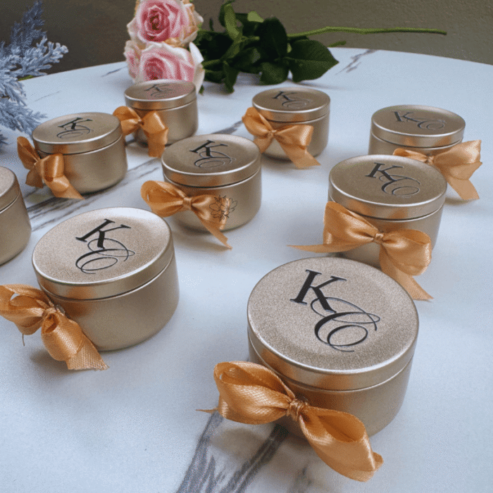 many pc White Rose Soy wax and beeswax scented candle size S in gold metal tin, ideal for a wedding gift and event gift